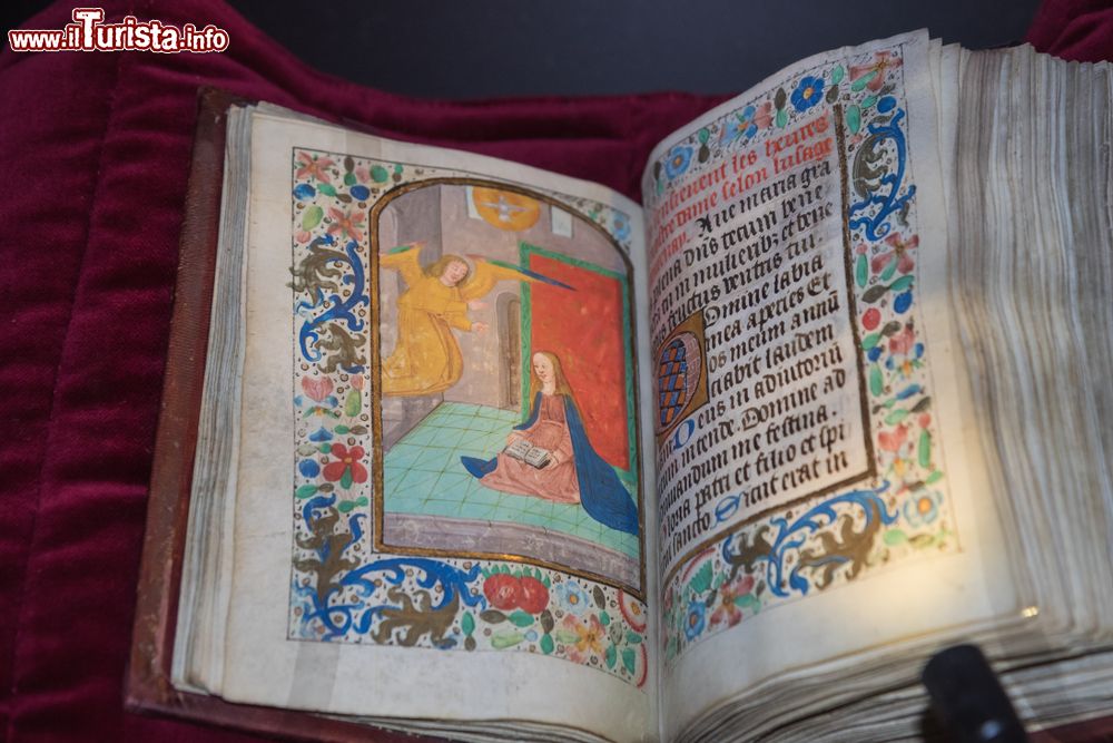 Immagine Un manoscritto medievale conservato nell'abbazia benedettina (Abbazia della Santissima Trinità) di Fécamp, in Francia.