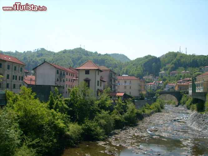 Immagine Masone e la valle del fiume Stura in Liguria - © Davide Papalini - CC BY-SA 3.0 - Wikipedia