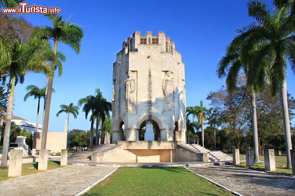 Immagine Il Mausoleo di José Martí, il Padre della Patria ed eroe dell'Indipendenza cubana, nel cimitero di Santa Ifigenia a Santiago de Cuba.