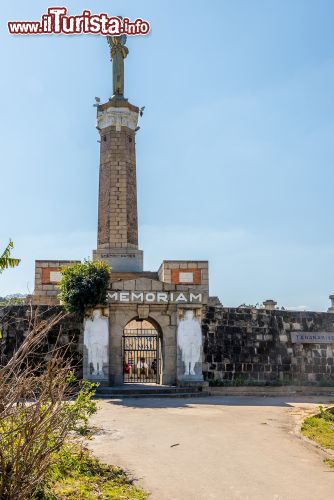 Immagine Il memoriale del Monument aux Morts si trova sul Lac Anosy ad Antananarivo. Ricorda i morti della I Guerra Mondiale - foto © milosk50 / Shutterstock.com