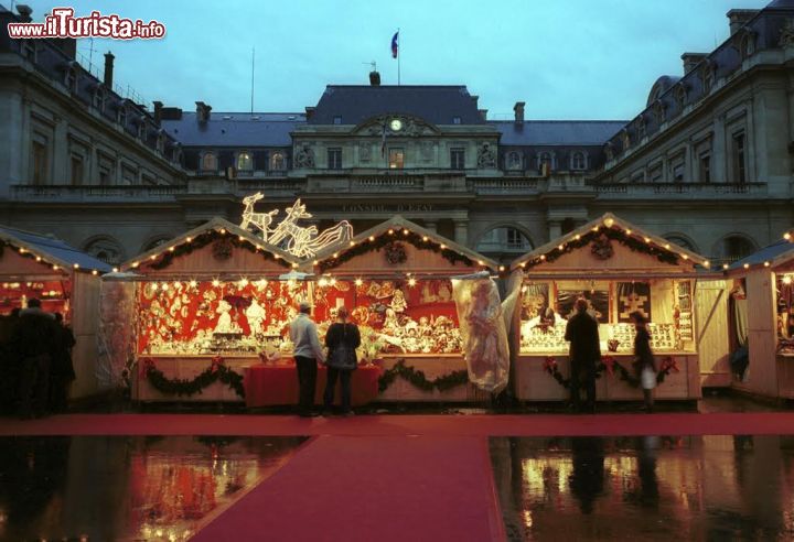 Immagine Marché de Noël Place da Palais-Royal, Parigi - © Paris Tourist Office - Photographer : Amélie Dupont