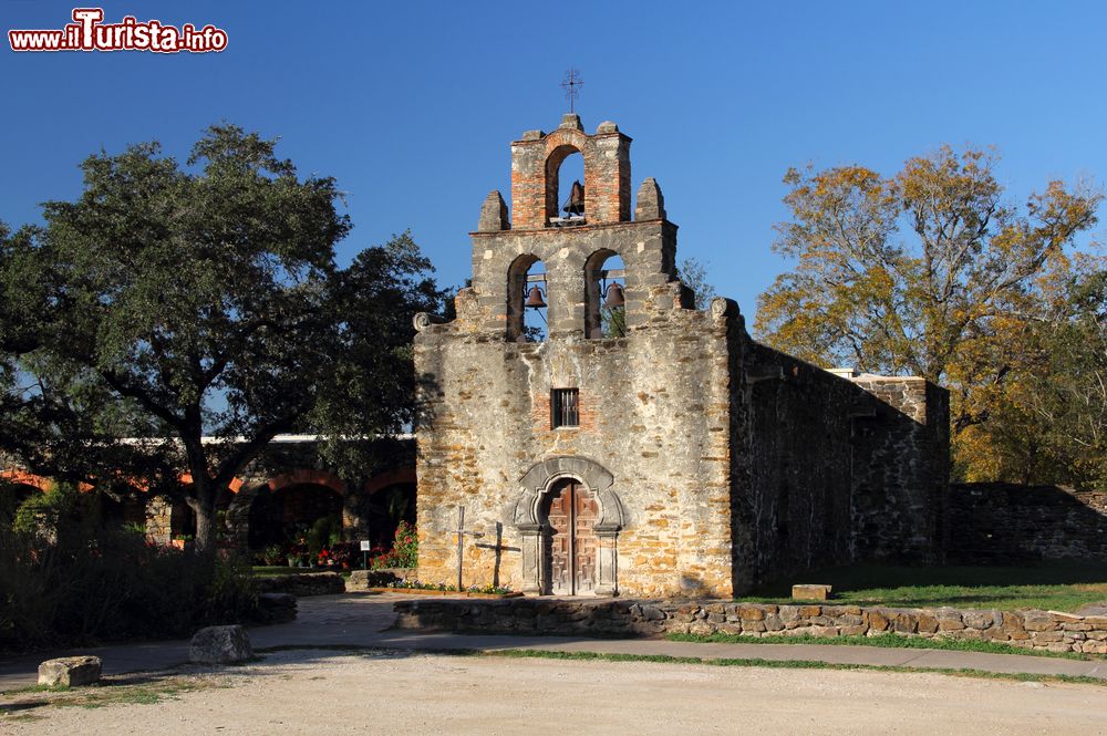 Immagine Mission Espada nel National Historical Park di San Antonio, Texas. Venne fondata dalla Spagna nel 1731 con l'obiettivo di convertire le popolazioni locali al cristianesimo.