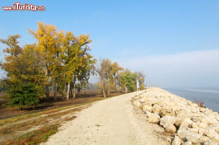 Immagine Il grande fiume: il Mississippi River a nord di St. Louis - © Missouri Division of Tourism