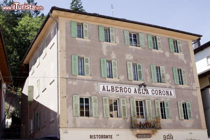 Immagine Montagnaga di Pinè, l'Albergo alla Corona il Museo del Turismo Trentino - © www.visitpinecembra.it