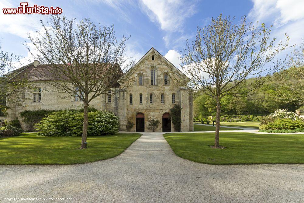 Immagine Montbard, Borgogna (Francia): scorcio dell'abbazia di Fontenay - © Davesayit / Shutterstock.com