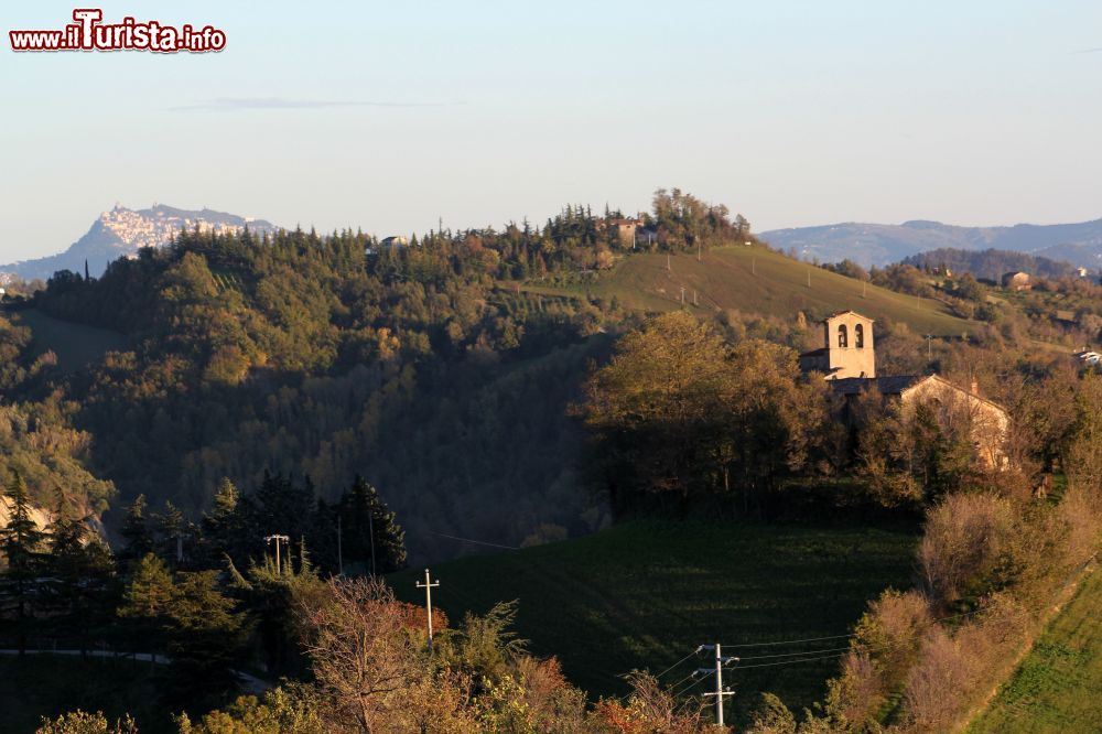 Immagine Monteaguzzo di Roncofreddo: la Chiesa di Santo Stefano Di Enricosorrivoli - Opera propria, CC BY-SA 3.0, Collegamento