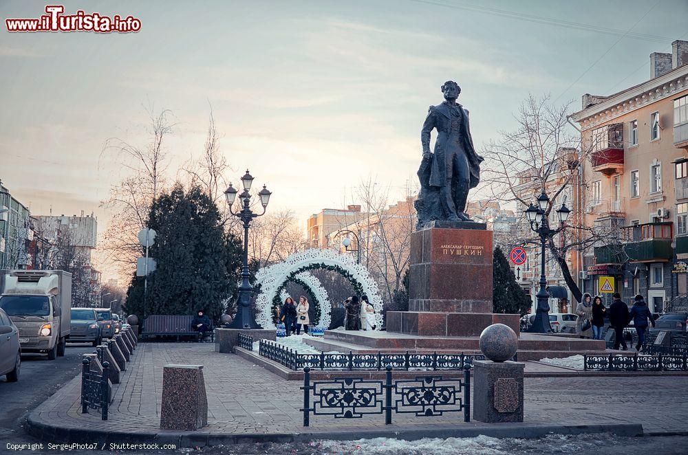 Immagine Monumento a Pushkin in Pushkinskaya Street a Rostov-on-Don, Russia, in inverno - © SergeyPhoto7 / Shutterstock.com