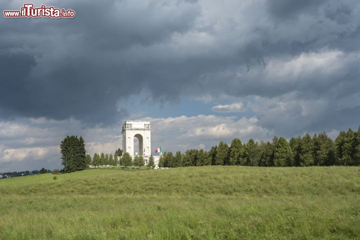 Immagine Il Monumento alle vittime della Prima Guerra Mondiale ad Asiago, Veneto - © Nicole Ciscato / Shutterstock.com