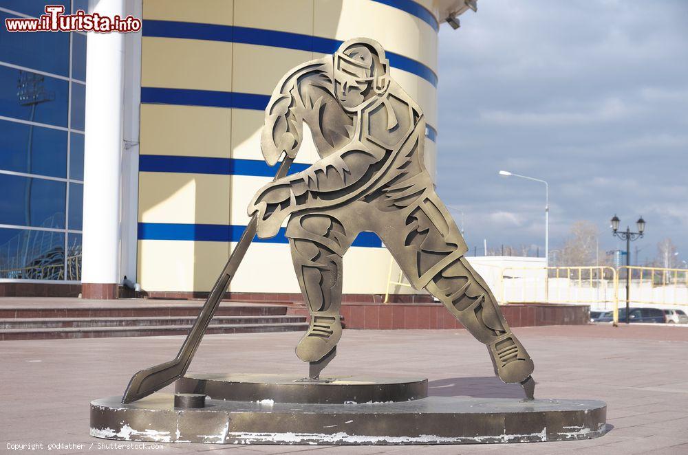 Immagine Monumento all'hockey su ghiaccio nella città di Saransk, Russia  - © g0d4ather / Shutterstock.com