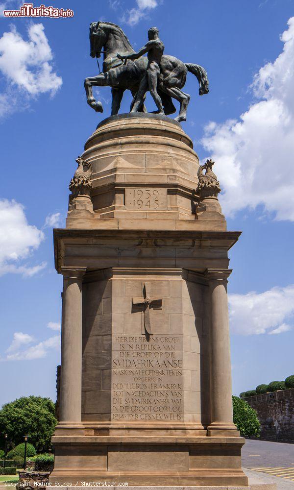 Immagine Monumento equestre all'Union Building di Pretoria, Sudafrica. Si tratta di alcuni edifici amministrativi progettati da Sir Herbert Baker con torri e giardini completati nel 1913 - © Nadine Spires / Shutterstock.com