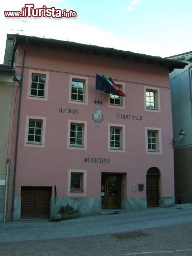 Immagine Il Palazzo Municipale di Chambave, Valle d'Aosta - © Patafisik - CC BY-SA 3.0 - Wikipedia