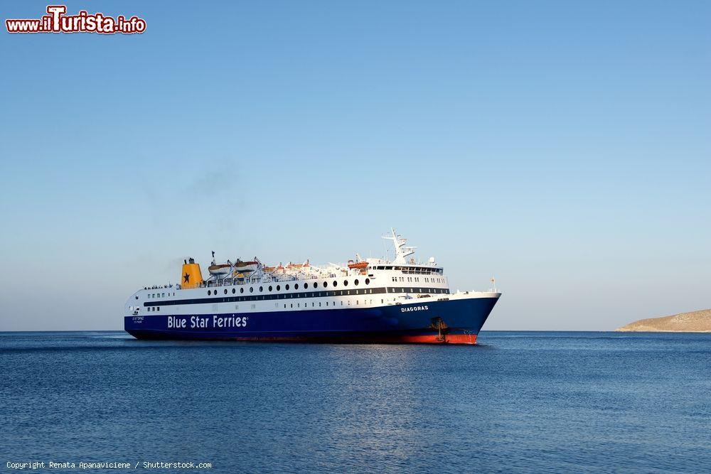 Immagine Una nave da crociera in arrivo sull'isola di Tilos, Grecia. Il porto principale è Livadia, a sudest di Megalo Horio, la località più turistica di questo angolo di arcipelago greco - © Renata Apanaviciene / Shutterstock.com