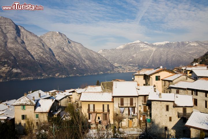 Immagine Nesso dopo una nevicata sul Lago di Como - © imagesef / Shutterstock.com