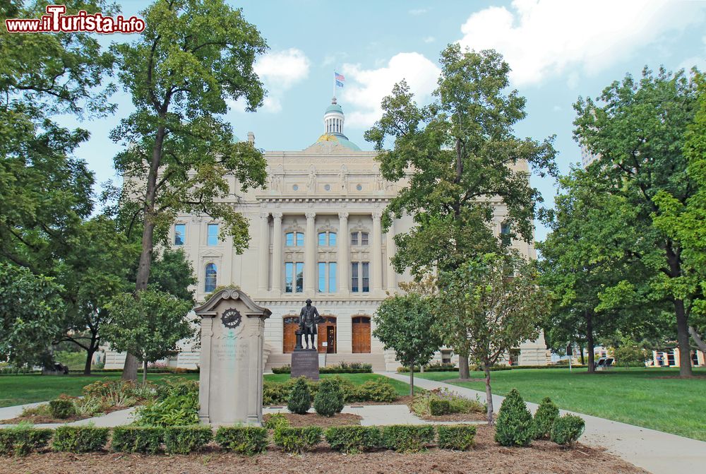 Immagine Ingresso sud dell'Indiana State Capitol di Indianapolis, Indiana (USA).