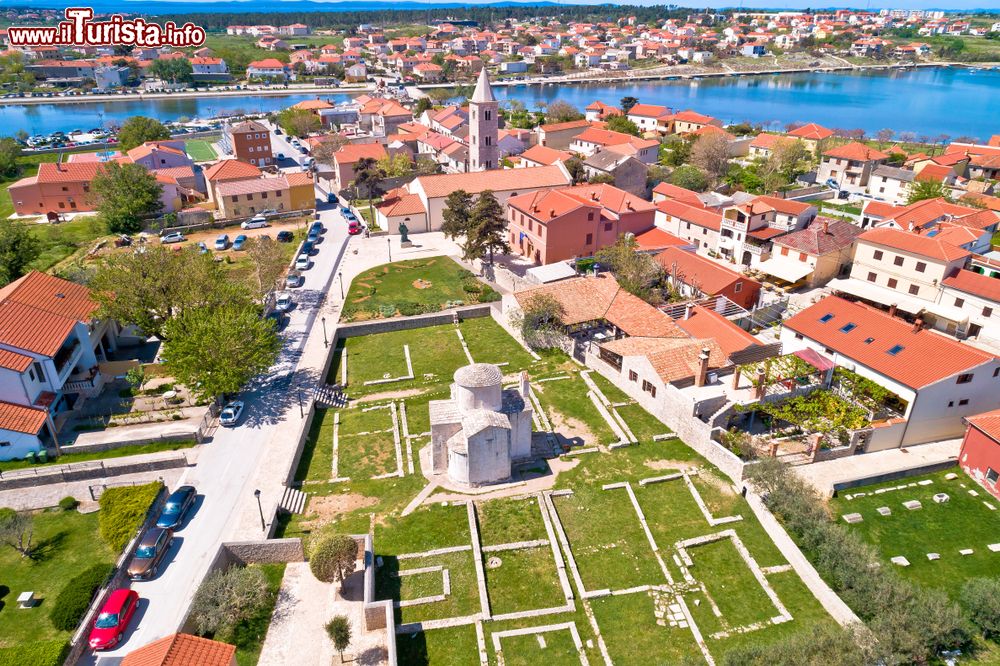 Immagine Nin e la sua laguna fotografate dall'alto, regione dalmata, Croazia.