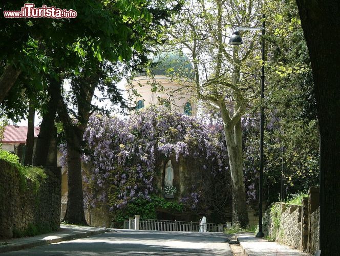 Immagine La chiesa di Nostra Signora di Lourdes a Tricarico - © Rocco Stasi - CC BY 3.0 - Wikipedia.