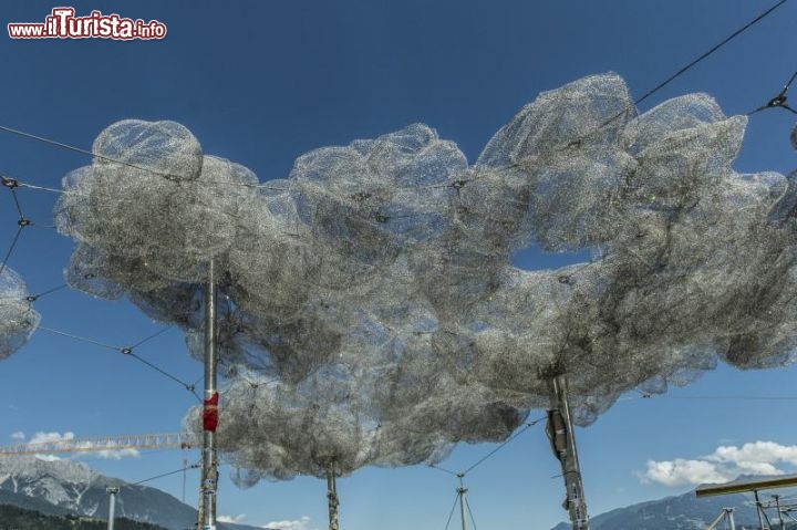 Immagine La Nuvola di Cristallo è realizzata con più di 600 mila cristalli Swarovski montati a mano.  - © Gerhard Berger / Swarovski