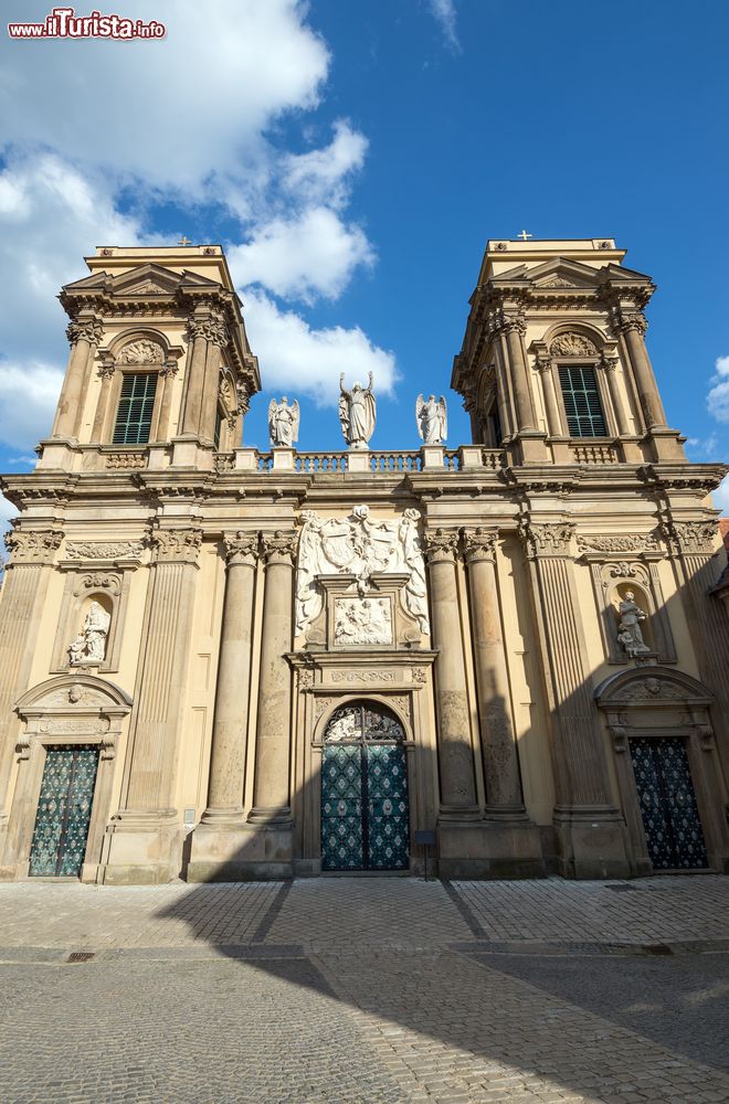 Immagine Tomba dei Dietrichstein nella città di Mikulov, Repubblica Ceca. Edificato da architetti italiani nel XVII° secolo ma poi quasi completamente distrutto dal fuoco, il sepolcro degli antichi feudatari di Mikulov è uno dei monumenti più visitati di questa località della Moravia meridionale.