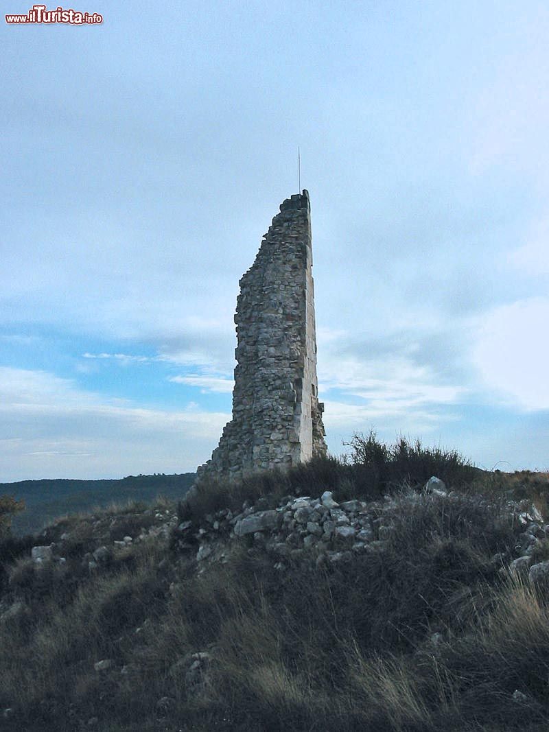 Immagine Le rovine dell'oppidum de la Quille a Le Puy Sainte Reparade in Provenza - © Malost - CC BY-SA 3.0, Wikipedia