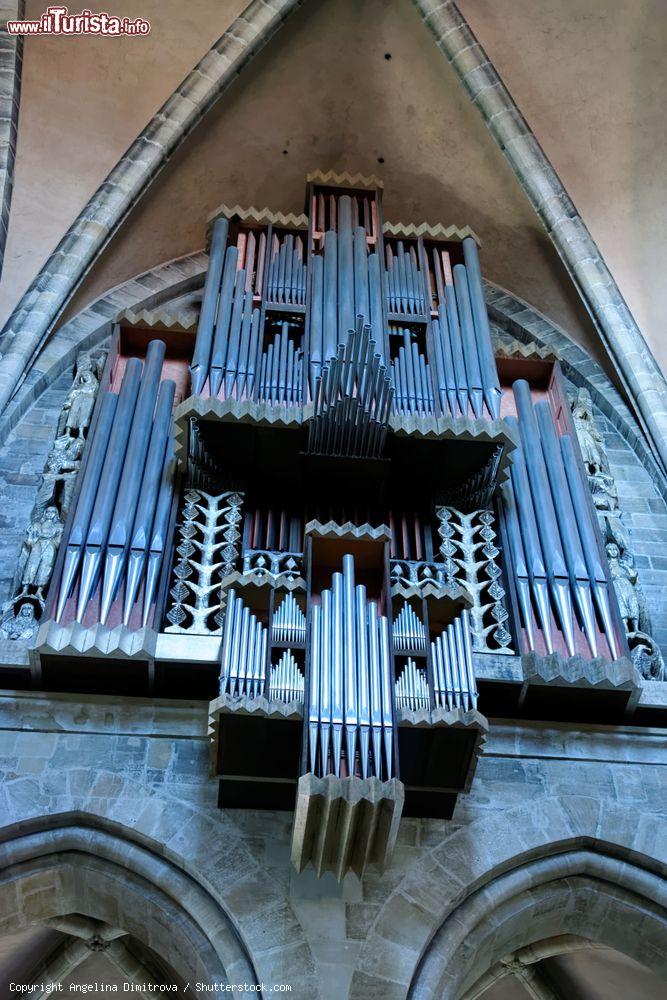 Immagine Organo a canne nella cattedrale di Bamberga, edificio romanico con 4 torri (Germania) - © Angelina Dimitrova / Shutterstock.com