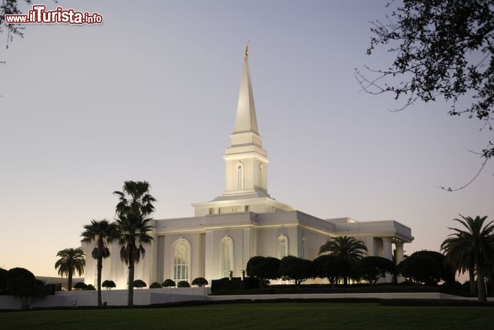 Immagine Chiesa mormone di Orlando, Florida - Si trova 30 km a nord ovest dell'aeroporto di Orlando questo bell'esempio di architettura religiosa scelta per edificare un tempio mormone  © Legacy Images / Shutterstock.com