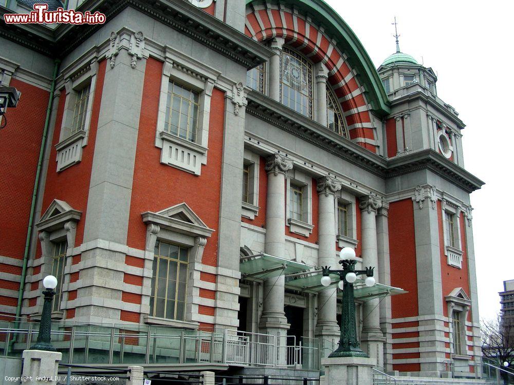 Immagine L'Osaka Mint, quartir generale del Japanese Mint. Questo bell'edificio ospita la zecca dello stato; è noto anche per gli oltre 300 alberi di ciliegio che si trovano nel suo giardino - © Andy.LIU / Shutterstock.com