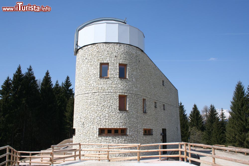 Immagine L'osservatorio astronomico del Celado a Castello Tesino, Trentino Alto Adige. ALl'ultimo piano una cupola di 7 metri di diametro ospita il telescopio. Archivio APT Valsugana Castello Tesino