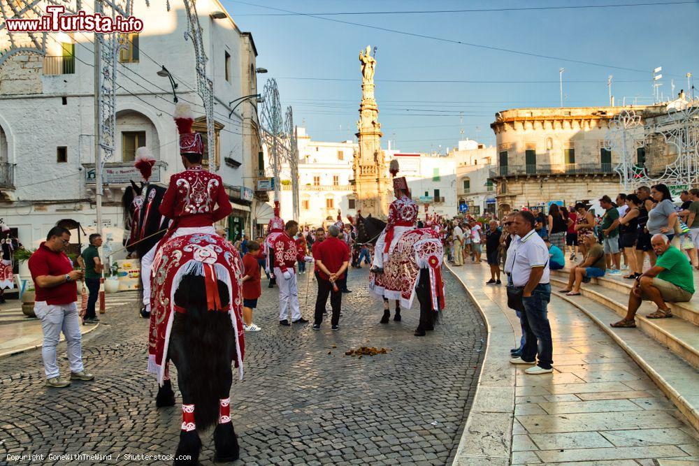 Immagine Ostuni, Puglia: la festa patronale della Cavalcata di Sant'Oronzo - © GoneWithTheWind / Shutterstock.com