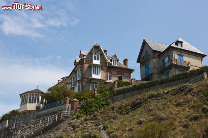 Immagine Antiche ville nella città di Granville, Francia. La località si è trasformata fin dalla metà dell'Ottocento in una stazione balneare molto apprezzata - foto © StockMySelf / Shutterstock.com