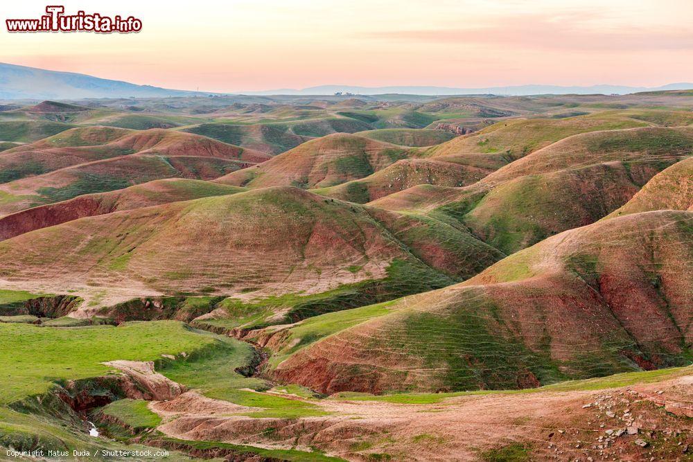 Immagine Paesaggio collinare nei dintorni di Lalish, Iraq settentrionale. - © Matus Duda / Shutterstock.com