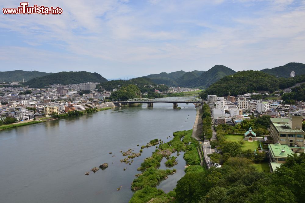 Immagine Paesaggio sul fiume Kiso a Inuyama, Giappone.