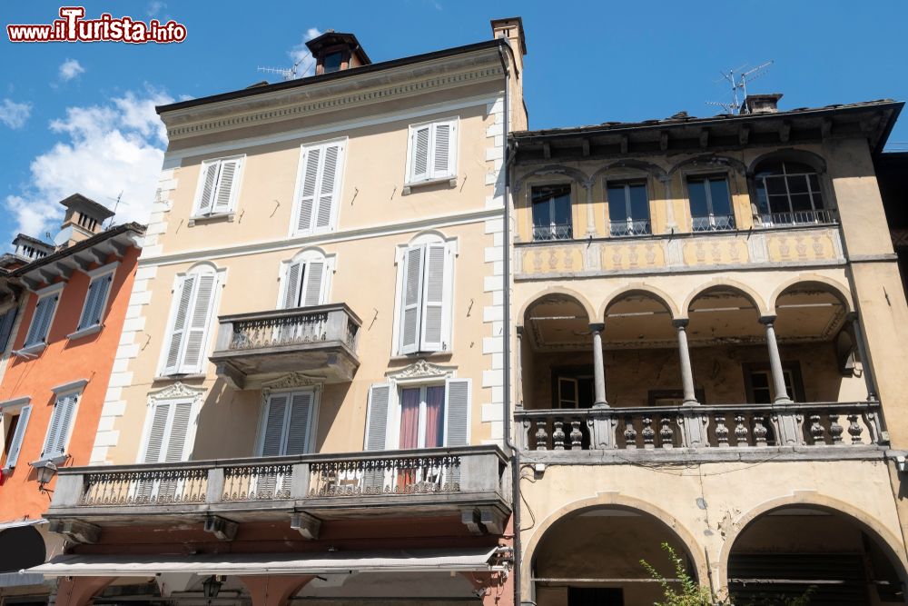 Immagine Palazzi storici nel centro abitato di Domodossola, Piemonte.