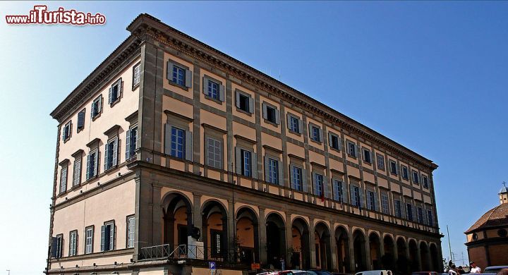 Immagine Il Palazzo Comunale di Velletri - © Deblu68 - Wikimedia Commons.