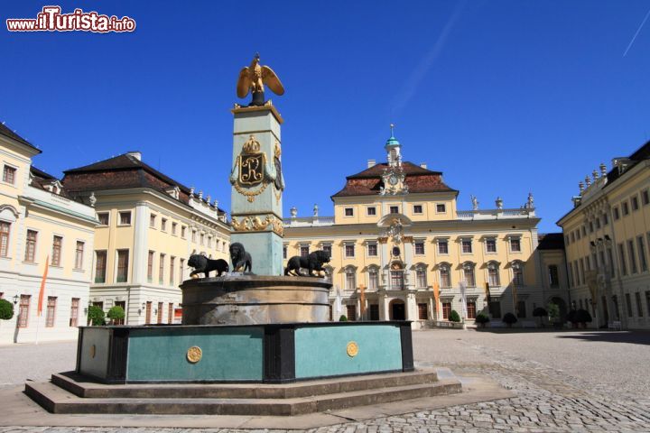 Immagine Palazzo di Ludwigsburg e fontana, Germania - © mary416 / Shutterstock.com