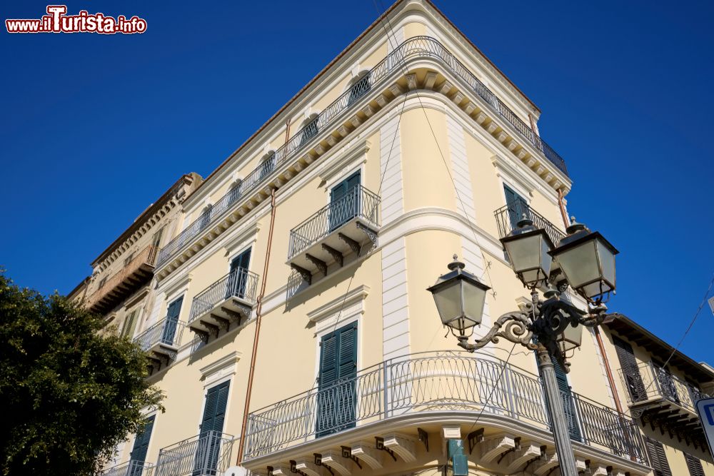 Immagine Palazzo liberty nel centro storico di Licata in Sicilia