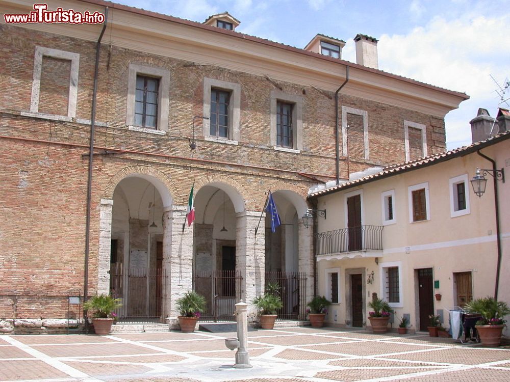 Immagine Palazzo Orsini a Mentana, la sede del Comune - © Pubblico dominio, Wikipedia