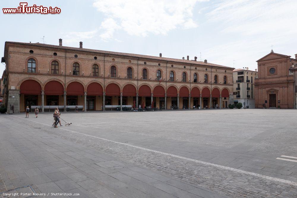 Immagine Il Palazzo Sersanti in Piazza Matteotti a Imola (Emilia-Romagna) - © Pieter Roovers / Shutterstock.com