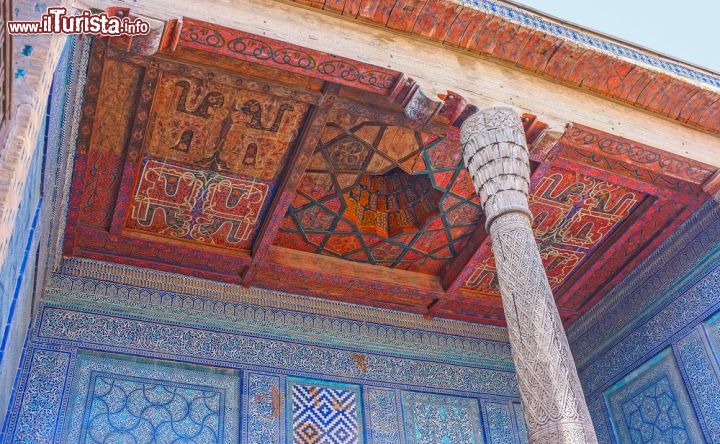 Immagine Palazzo Tosh Hovli (Tash Hauli) a Khiva, decorato con fini intagli lignei - © eFesenko / Shutterstock.com