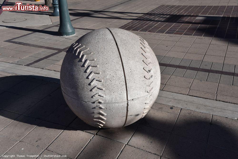 Immagine Palla da baseball in cemento al Field Arizona Diamondbacks di Pheonix - © Thomas Trompeter / Shutterstock.com