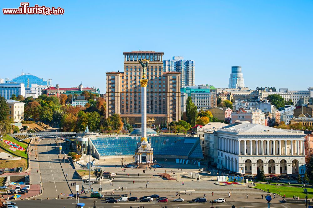 Immagine Panaorama aereo di Maidan Nezalezhnosti a Kiev, Ukraine. La piazza principale della capitale ucraina.