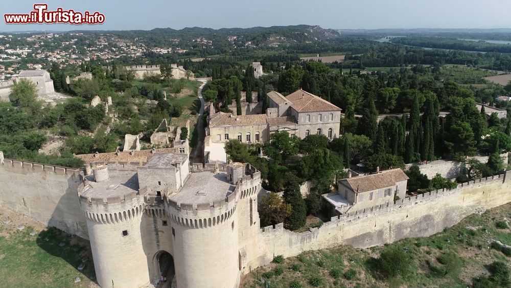 Immagine Panorama aereo del forte di Saint-André a Villeneuve-les-Avignon, Francia: è una fortificazione posta sul Monte Andaon e risale alla prima metà del XIV° secolo.