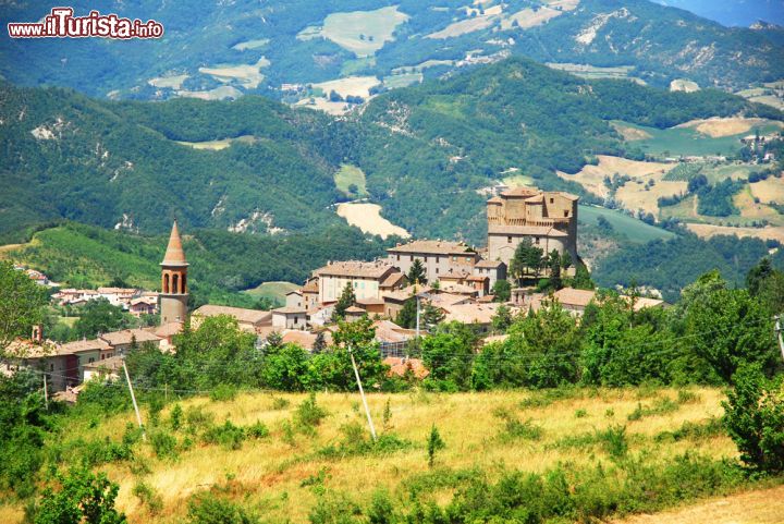 Immagine Panorama del borgo di Sant'Agata nel Montefeltro in Romagna - © claudio zaccherini / Shutterstock.com