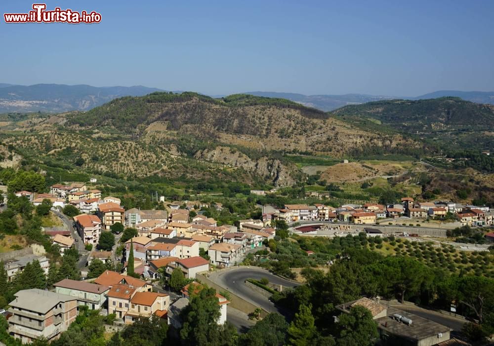 Immagine Panorama dal borgo di Santa Severina in Calabria, costa ionica.