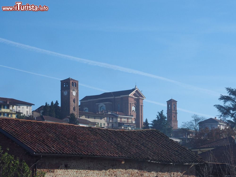 Immagine Panorama del borgo di  Monta d'Alba nel Roero in Piemonte