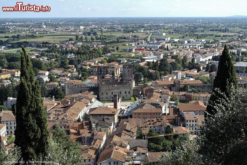 Immagine Panorama del borgo di Marostica dal Castello Superiore - © LIeLO / Shutterstock.com