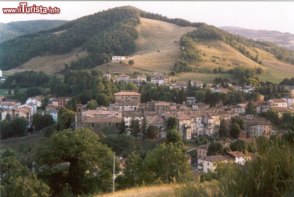 Immagine Panorama del centro di Apecchio nelle Marche - © Riccardo.helg - CC BY-SA 3.0 - Wikipedia