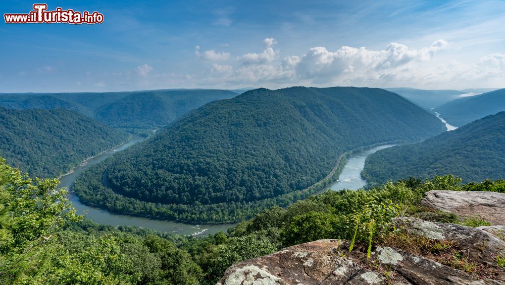 Immagine Panorama del New River nelle omonime gole nel West Virginia.