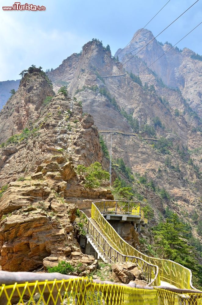 Immagine Panorama del Suyukou Forest National Park di Yinchuan, Cina. Il parco è situato nella riserva nazionale Helan a circa 25 km sud-ovest da Yinchuan.