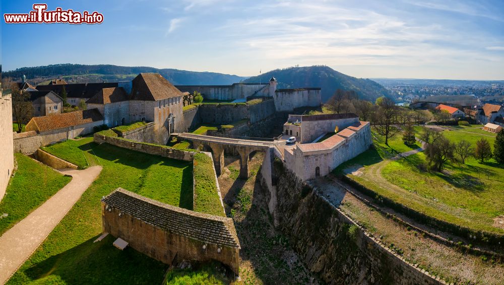 Immagine Panorama della cittadella di Besancon, Francia: rappresenta una pregevole testimonianza dell'architettura militare del XVII° secolo.