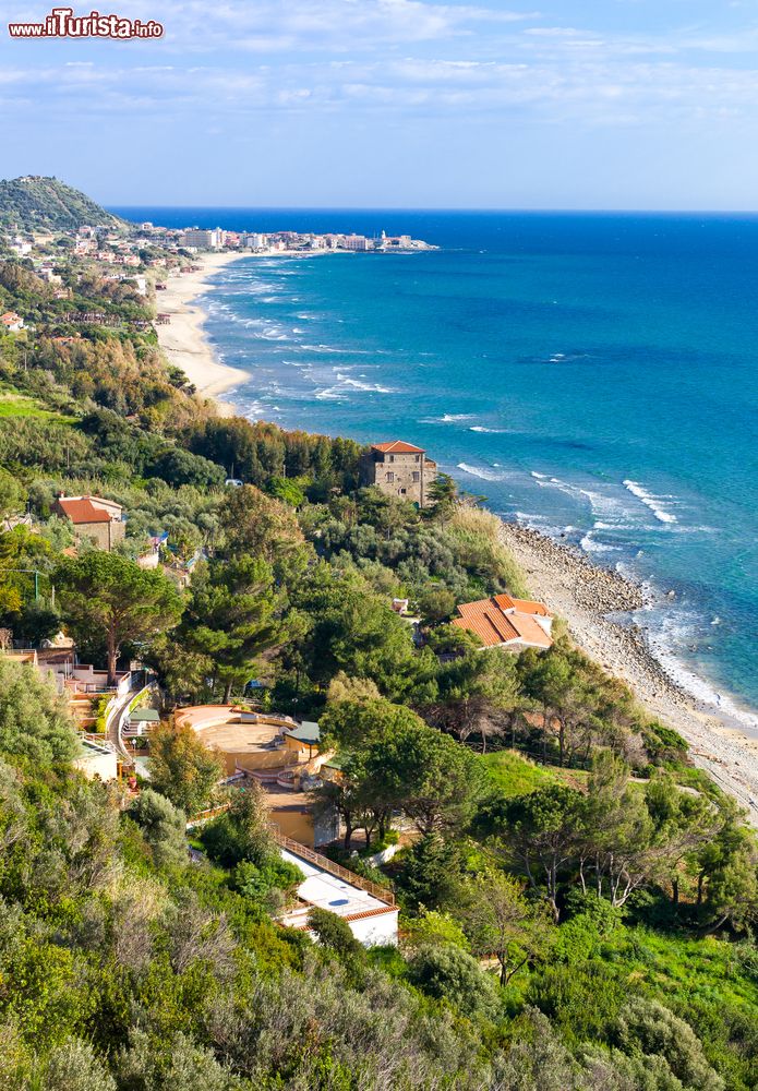 Immagine Panorama della costa intorno ad Acciaroli, penisola del Cilento